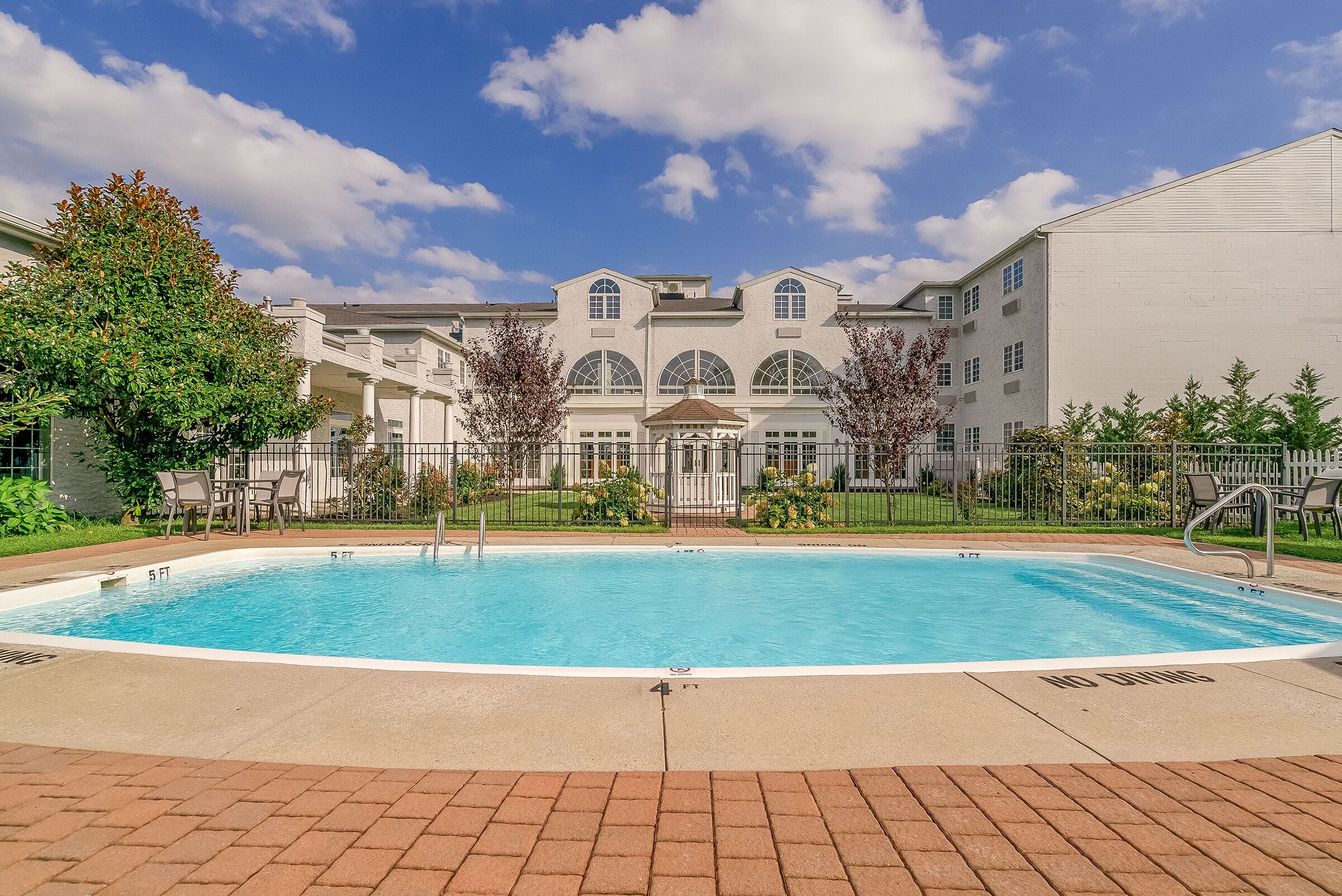 seasonal outdoor pool, open 8:00 am to 9:00 pm, pool loungers