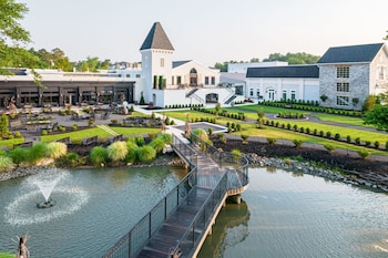 Hotel Exterior at Chateau Renault