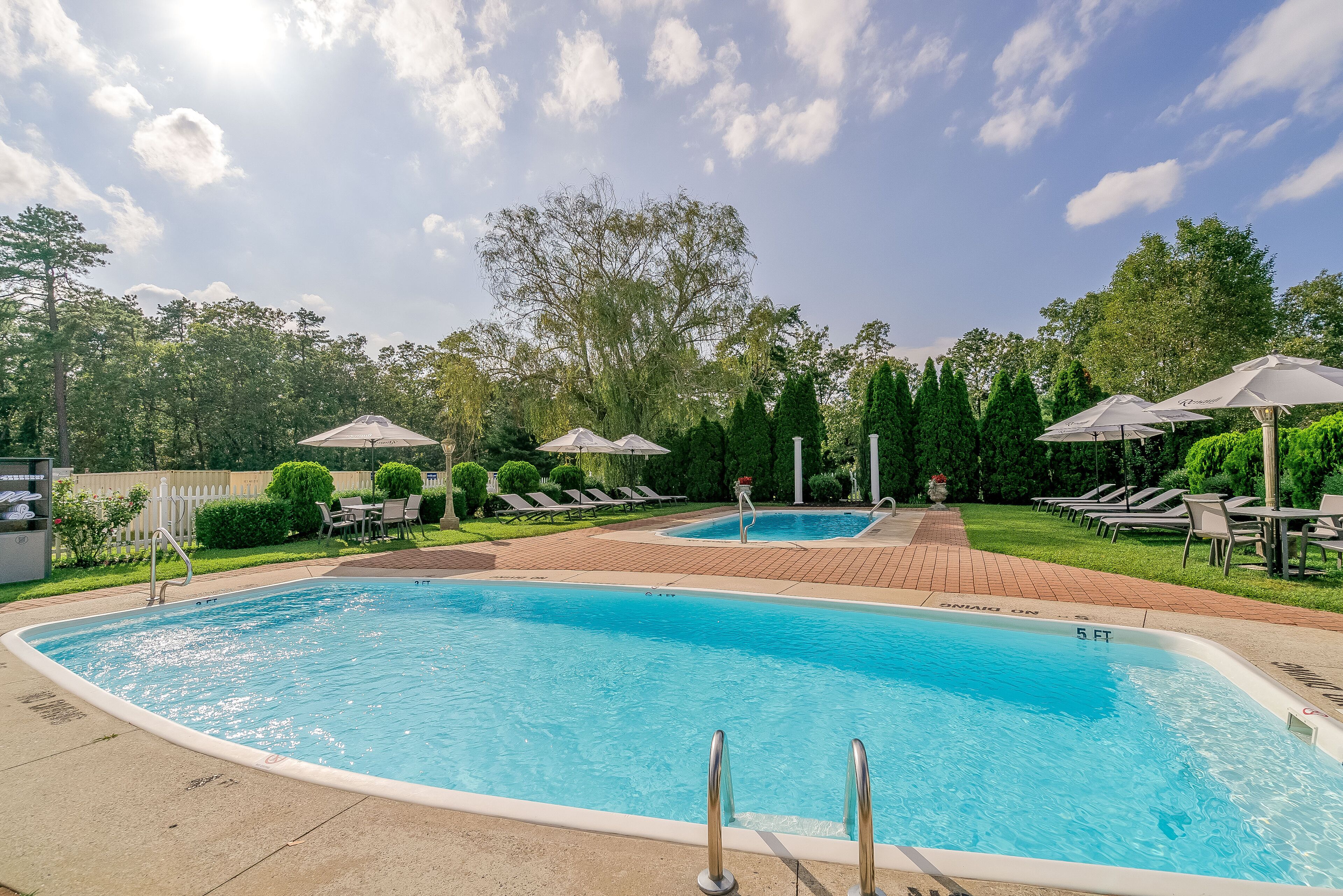 Seasonal outdoor pool, open 8:00 AM to 9:00 PM, pool loungers