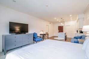 Deluxe-Studio | Hochwertige Bettwaren, Pillowtop-Betten, Schreibtisch