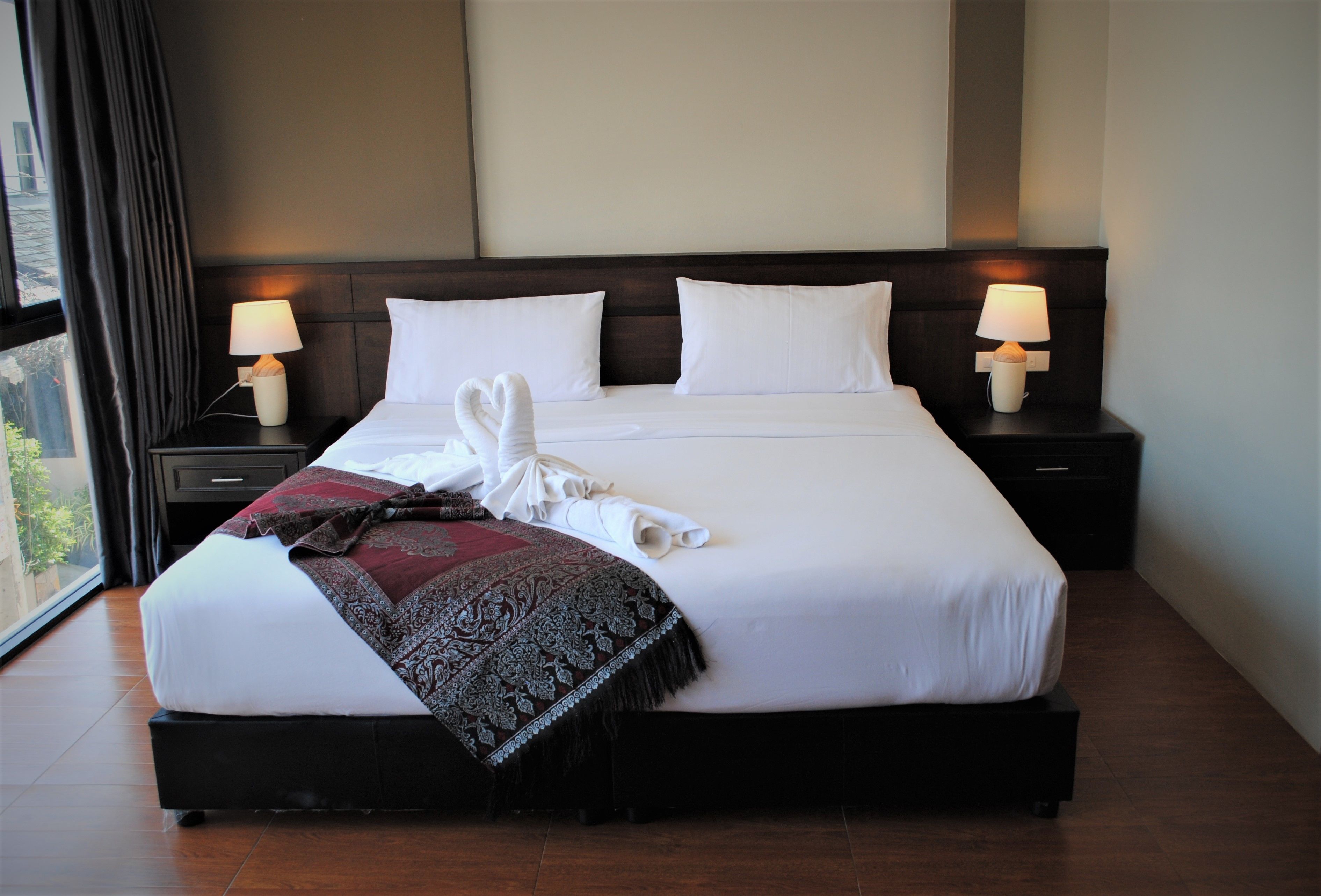 standard room, 1 double bed | minibar, in-room safe, desk, blackout curtains