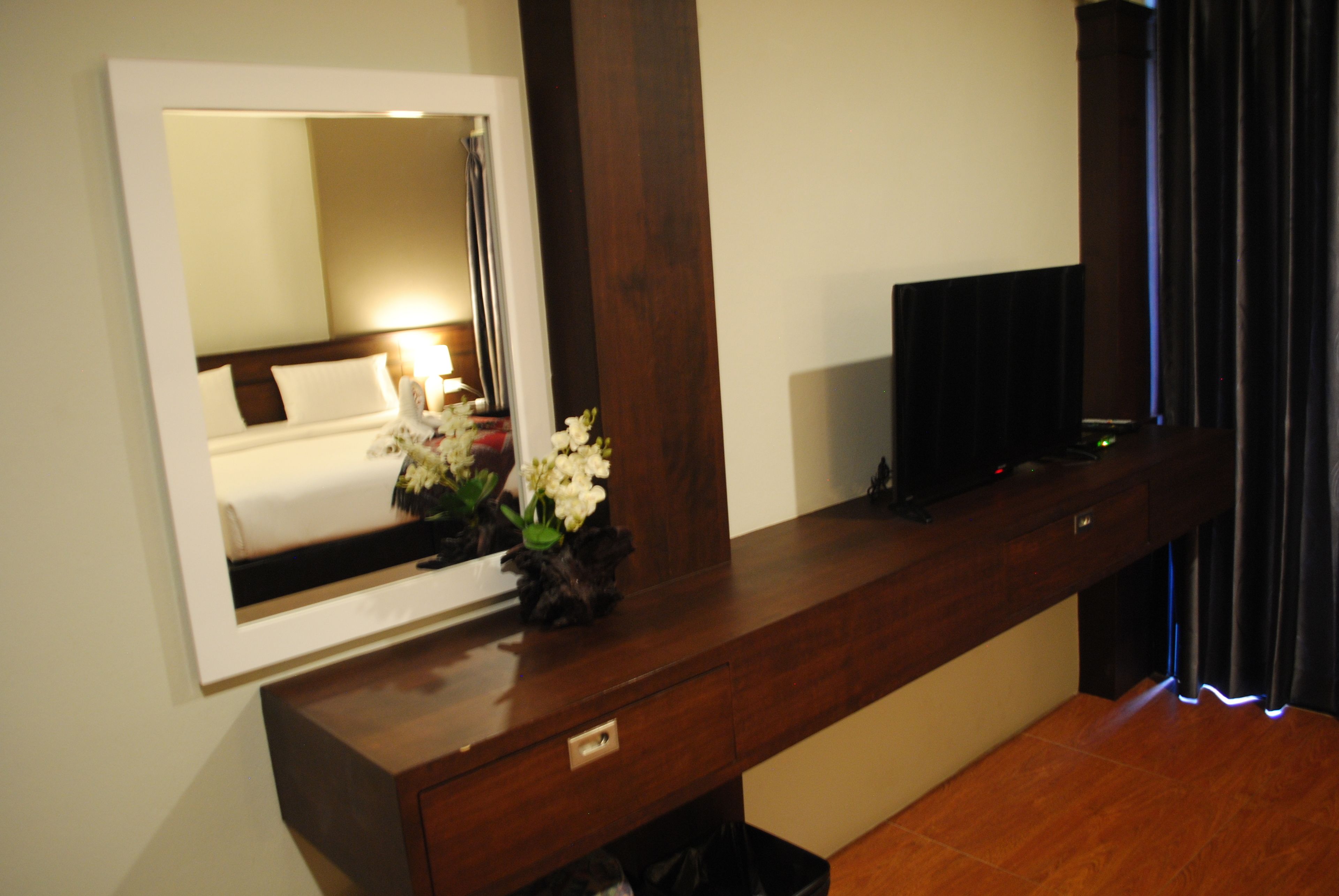 standard room, 1 double bed | minibar, in-room safe, desk, blackout curtains