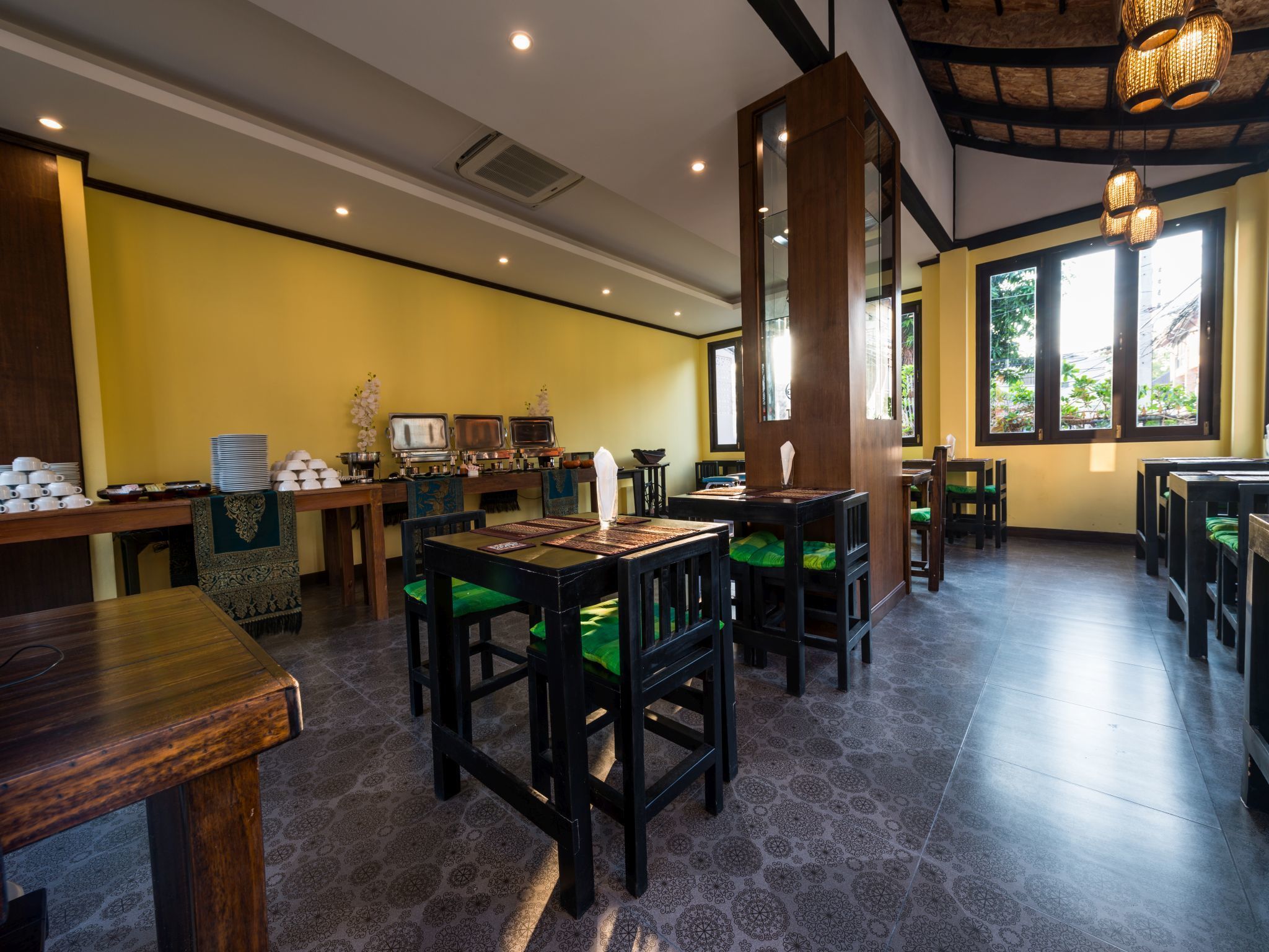 daily buffet breakfast (thb 250 per person)