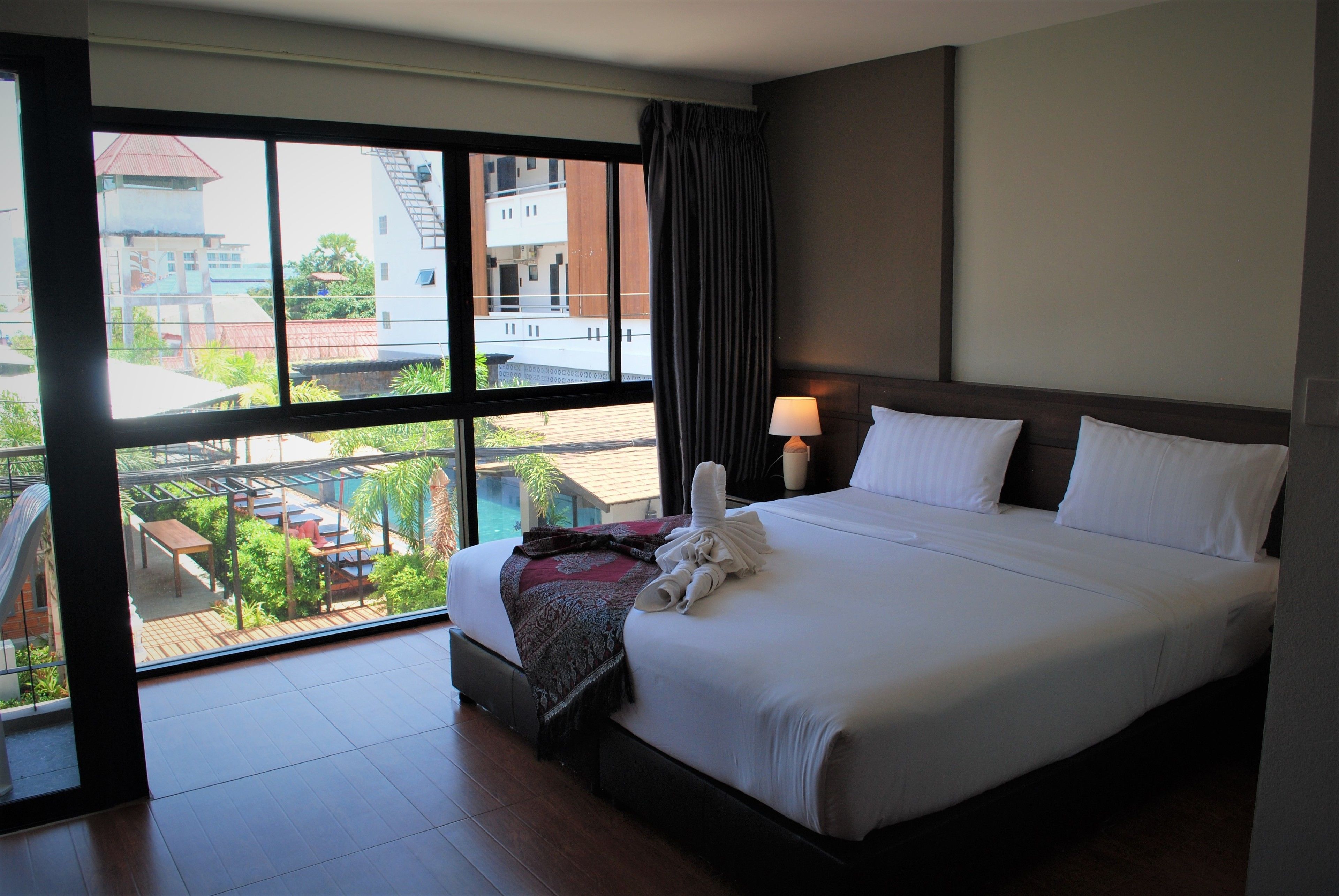 standard room, 1 double bed | minibar, in-room safe, desk, blackout curtains