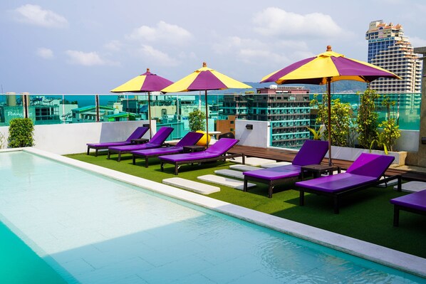 Outdoor pool, sun loungers