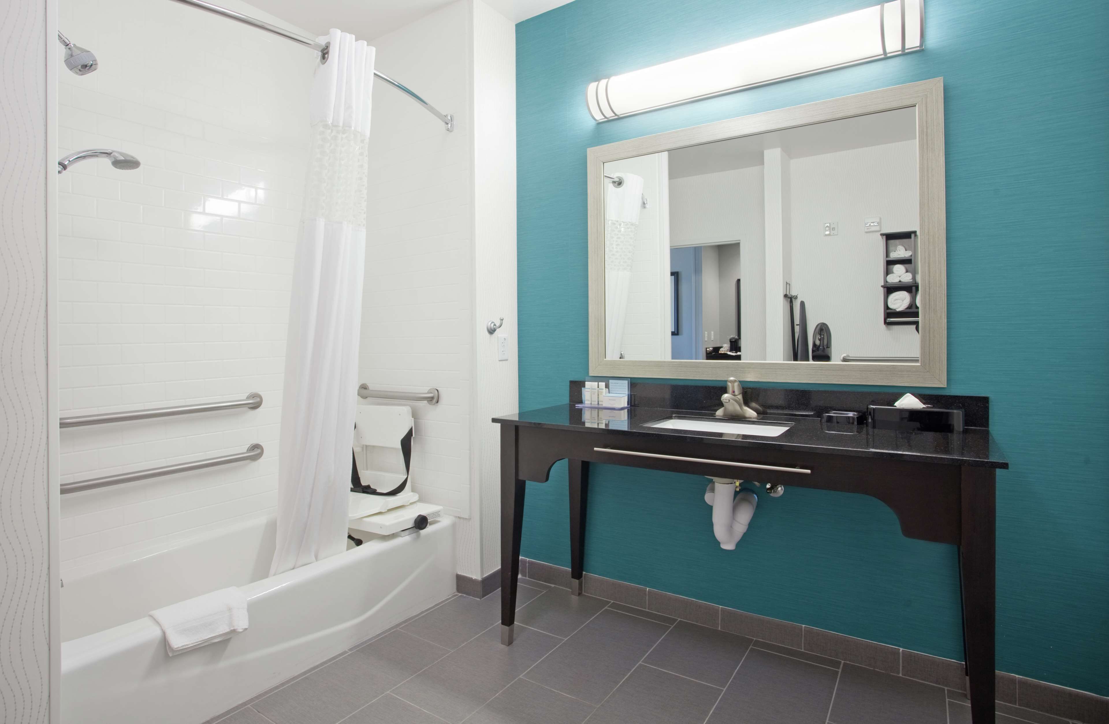 room, 1 king bed, accessible, non smoking | bathroom | combined shower/bathtub, rainfall showerhead, free toiletries, towels