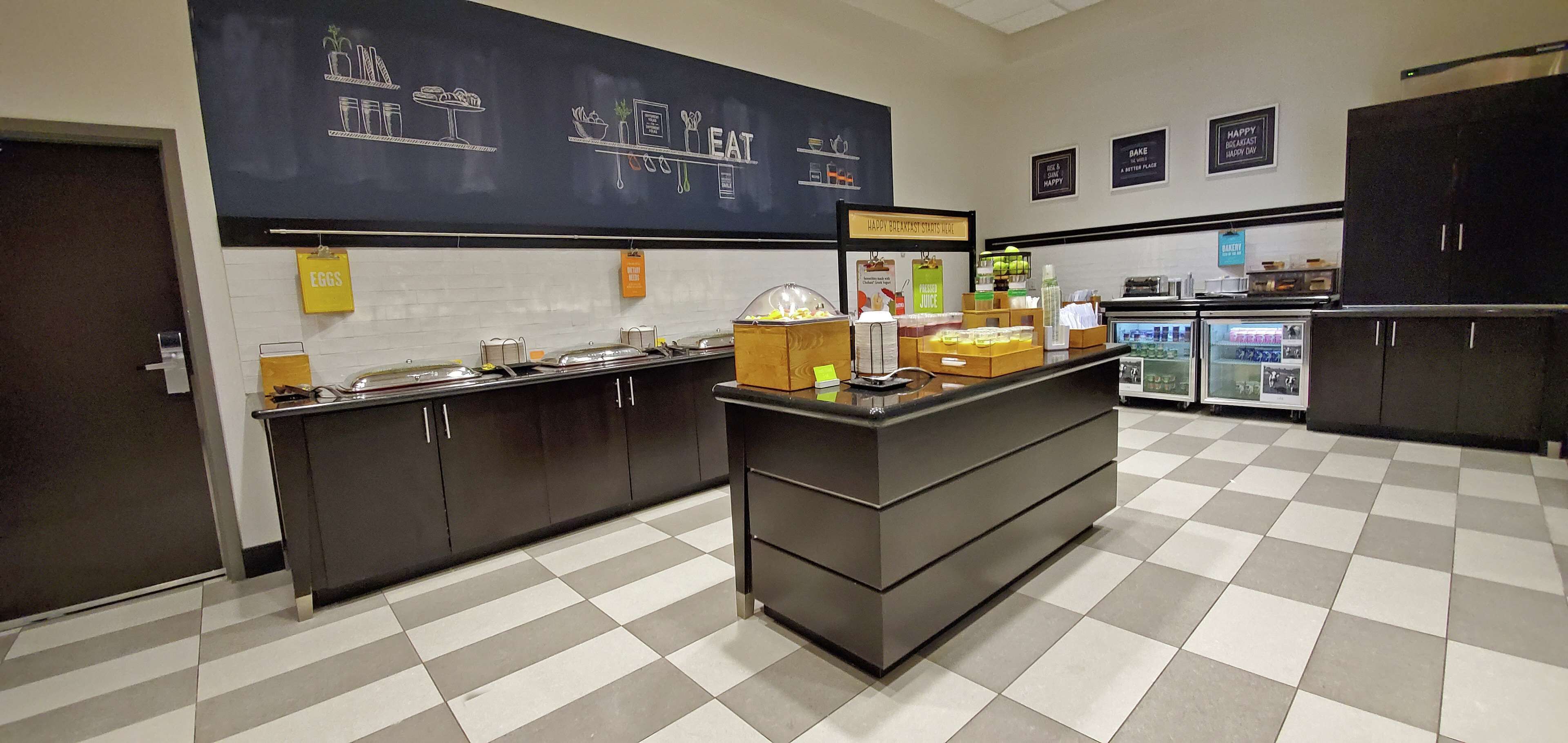 free daily breakfast