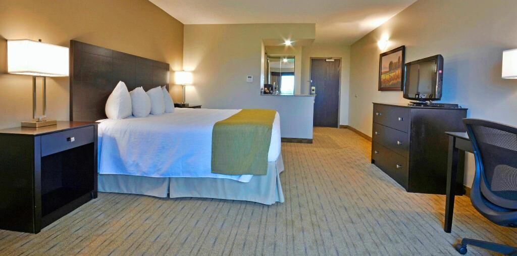 Premium bedding, individually decorated, individually furnished, desk