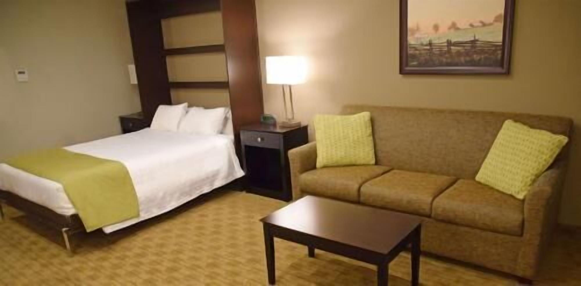 Premium bedding, individually decorated, individually furnished, desk