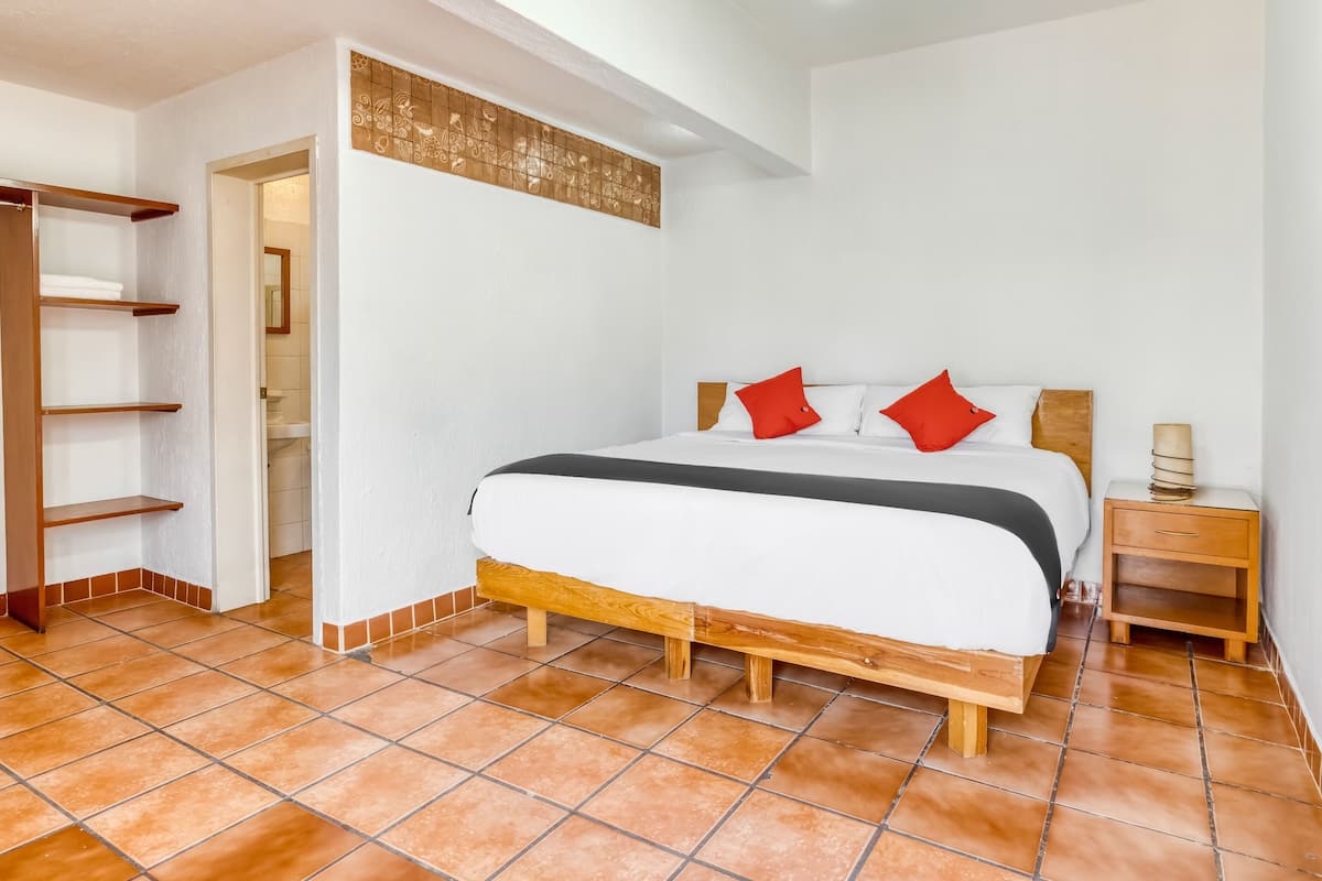 Escritorio, wifi gratis y ropa de cama 