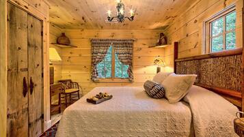 Room (12 Cherokee Room) | 1 bedroom, individually decorated, individually furnished