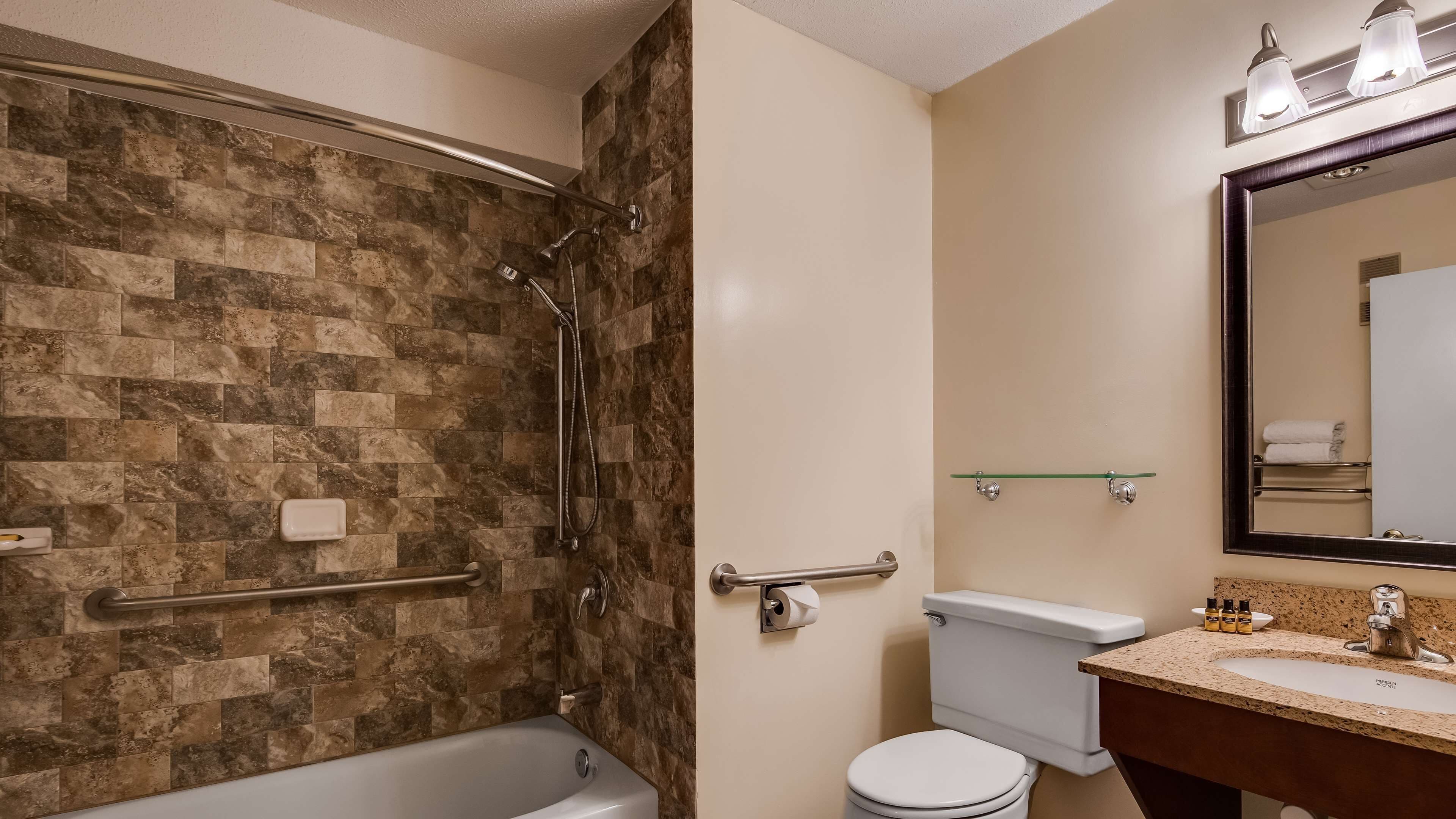 standard room, 2 double beds, accessible, non smoking | bathroom | combined shower/bathtub, free toiletries, hair dryer, towels