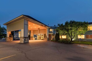 Exterior - Best Western Plus Windjammer Inn & Conference Center (South Burlington)
