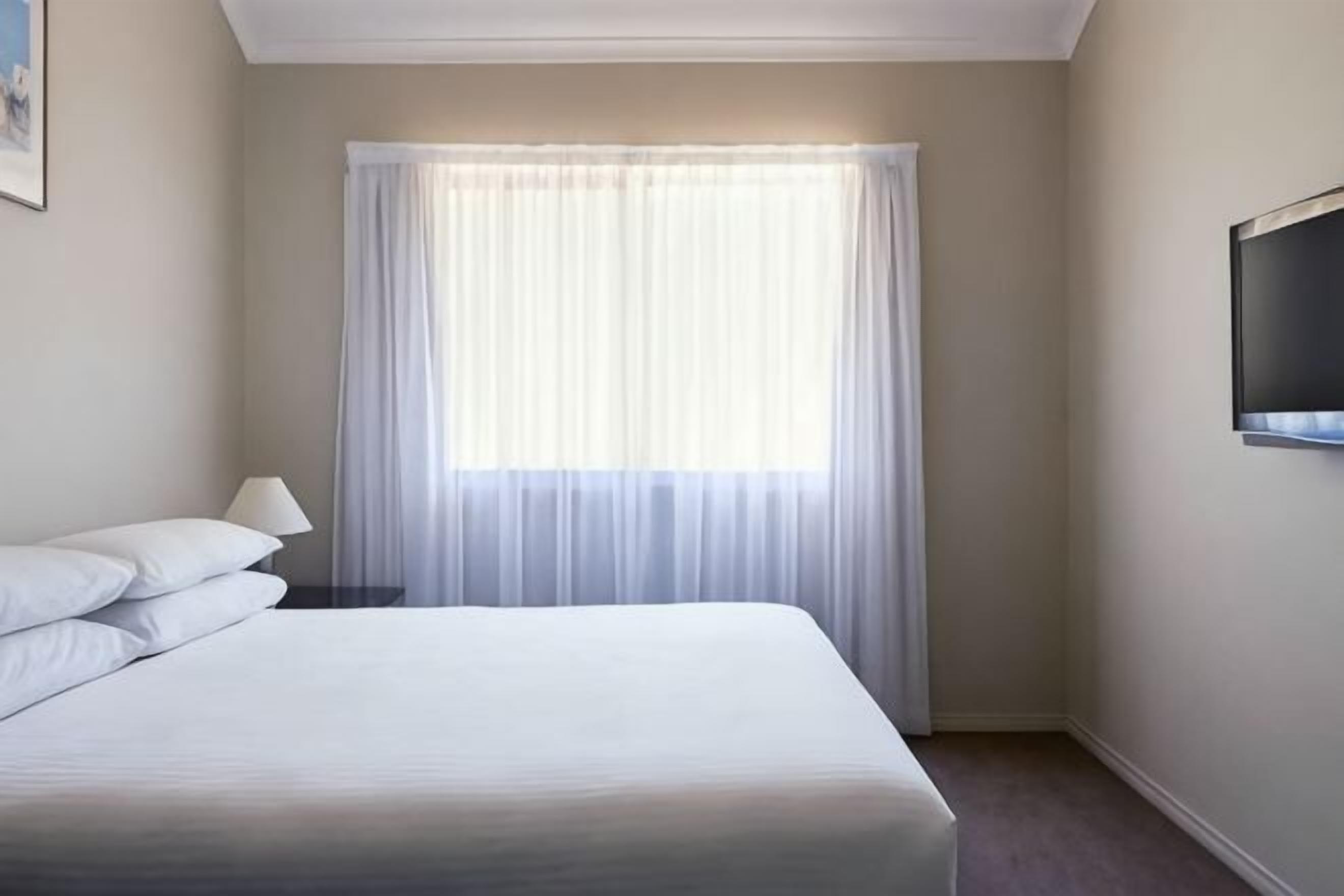 Premium bedding, in-room safe, individually decorated