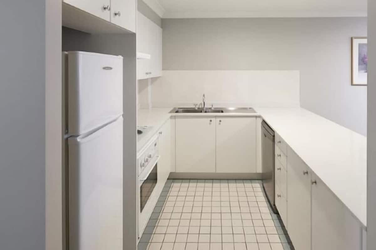 Private kitchen | Full-size fridge, microwave, oven, stovetop
