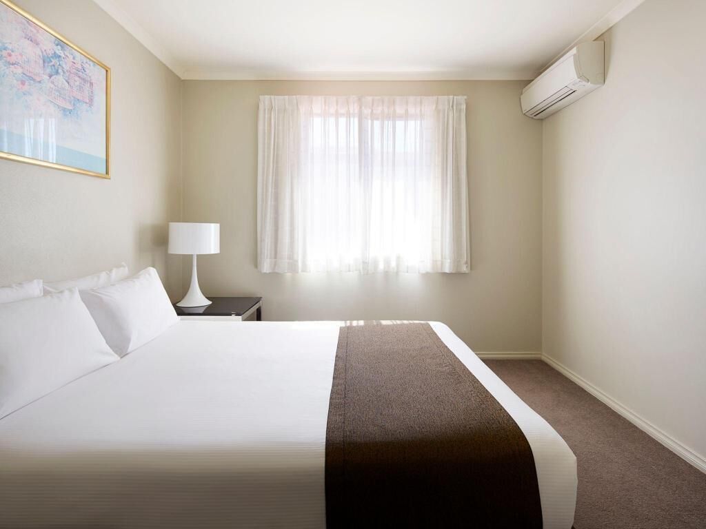 Premium bedding, in-room safe, individually decorated