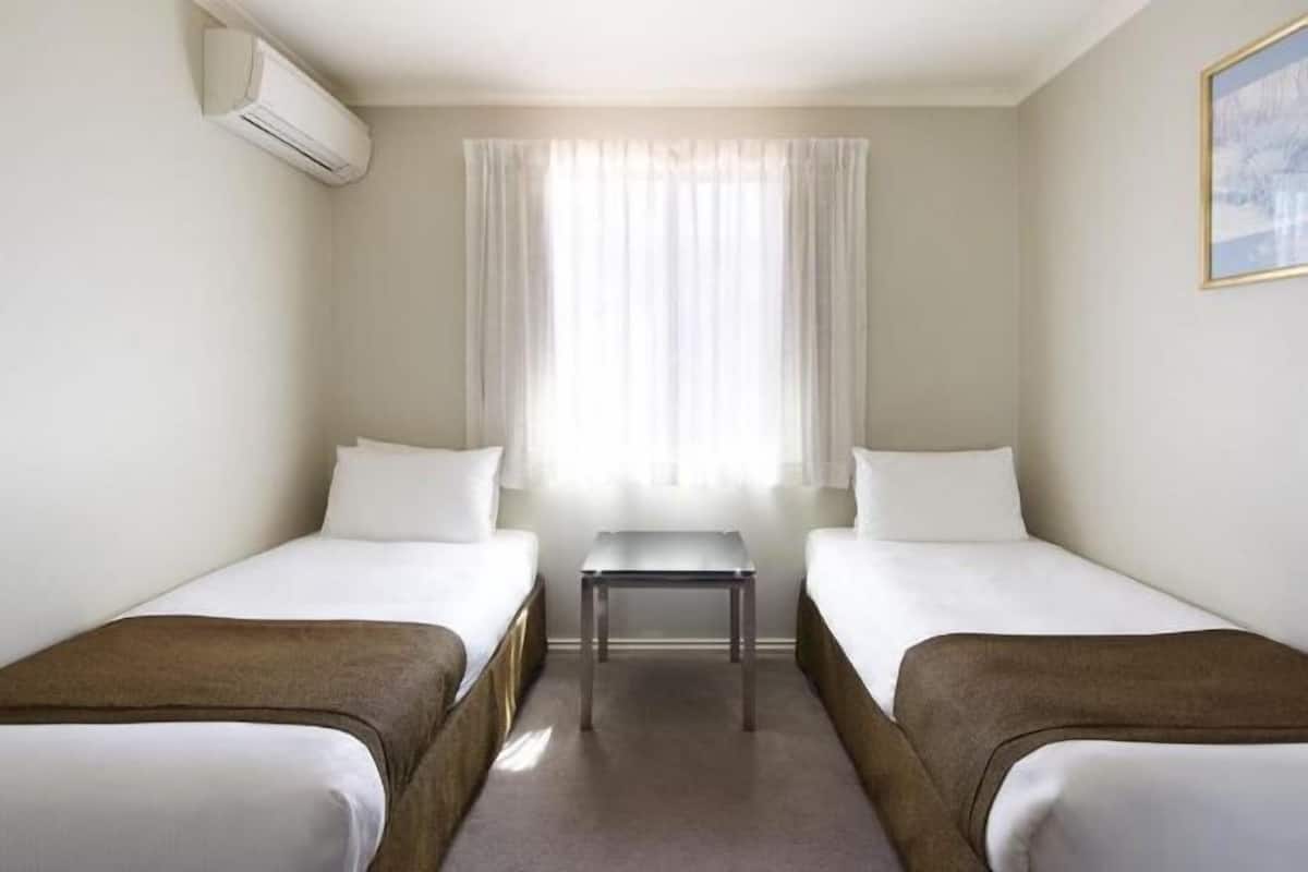 Premium bedding, in-room safe, individually decorated