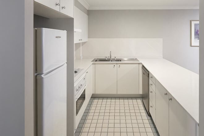 Private kitchen | Full-size fridge, microwave, oven, stovetop