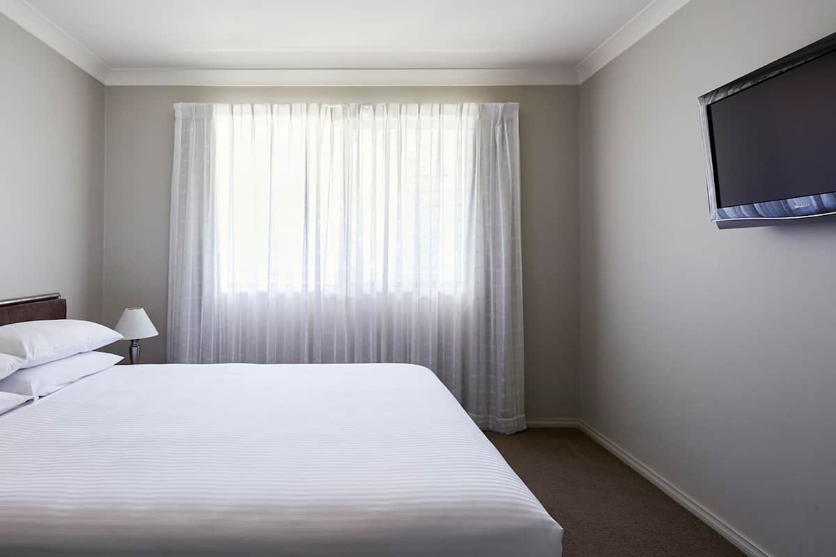 Premium bedding, in-room safe, individually decorated