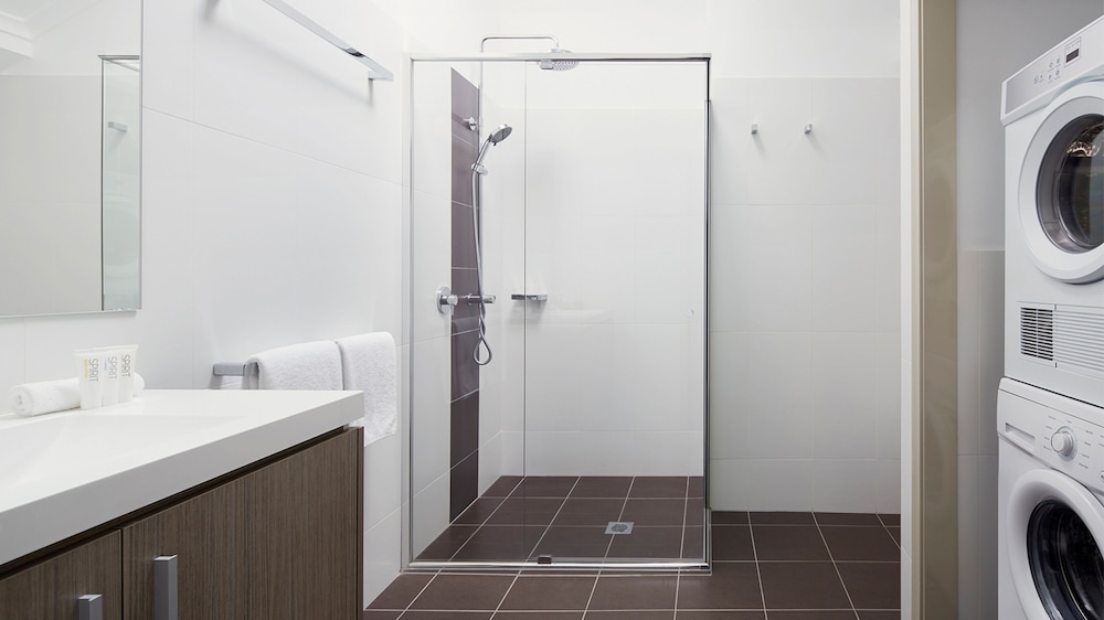 Pinnacle Apartments Canberra by null