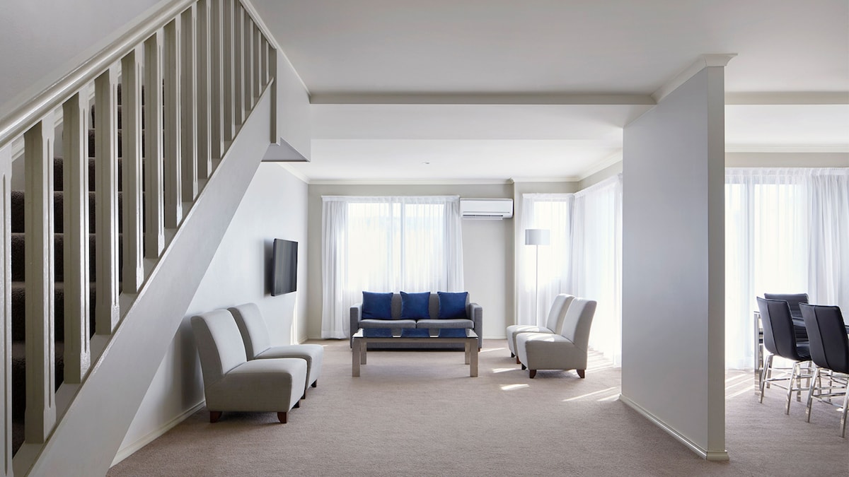 Pinnacle Apartments