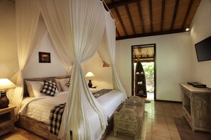 In-room safe, desk, rollaway beds, free WiFi