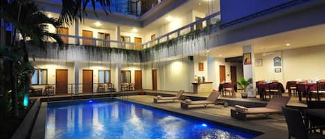 Outdoor pool, sun loungers