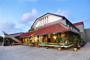 施設の正面