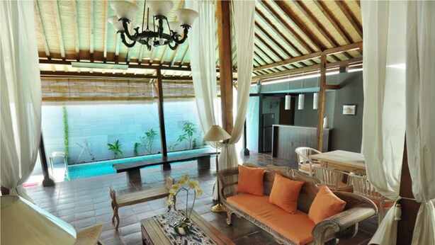 A spacious lounge area with a view of the sea, a wooden ceiling, and a comfortable seating arrangement. - d'Lima Hotel & Villas (Kuta)