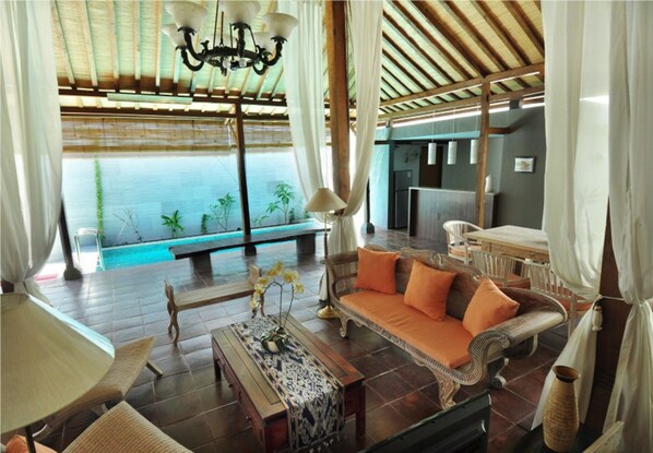 2 Bedrooms Pool Villa | Living room | 29-inch LED TV with cable channels, TV - d'Lima Hotel & Villas (Kuta)