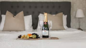 Suite | 1 bedroom, desk, free WiFi, bed sheets