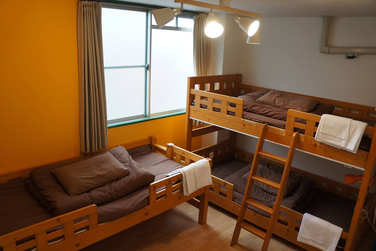 Triple Room with Shared Bathroom | Desk, free WiFi