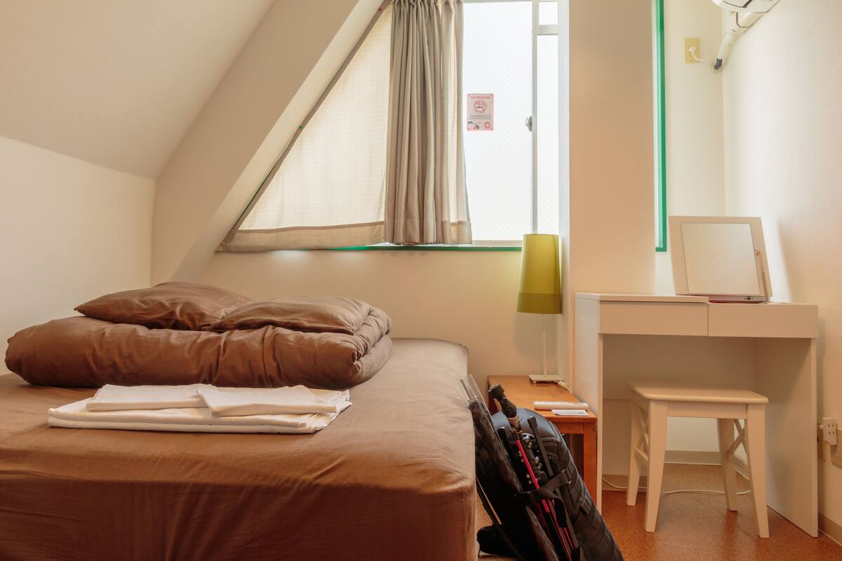 Double Room with Shared Bathroom | Desk, free WiFi