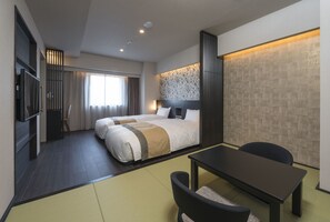 Daunenbettdecken, Schreibtisch, Verdunkelungsvorhänge