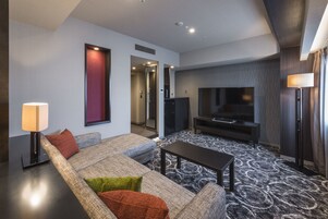 Premium Suite, Non Smoking | Living area