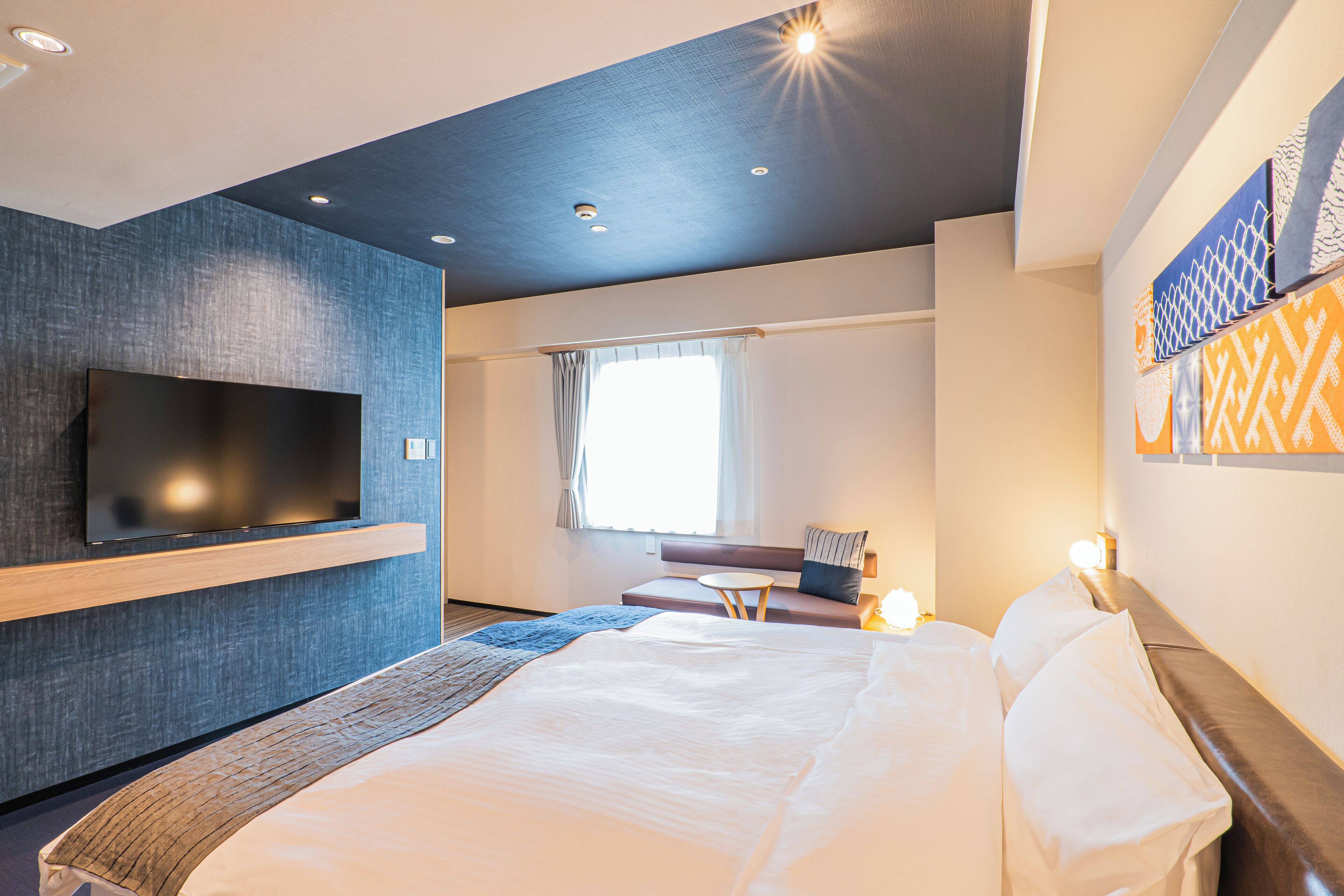 deluxe double room, 1 king bed, non smoking | 1 bedroom, down duvets, iron/ironing board, free wifi