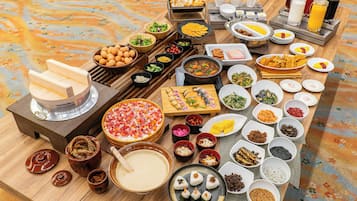 Daily buffet breakfast (JPY 1980 per person)