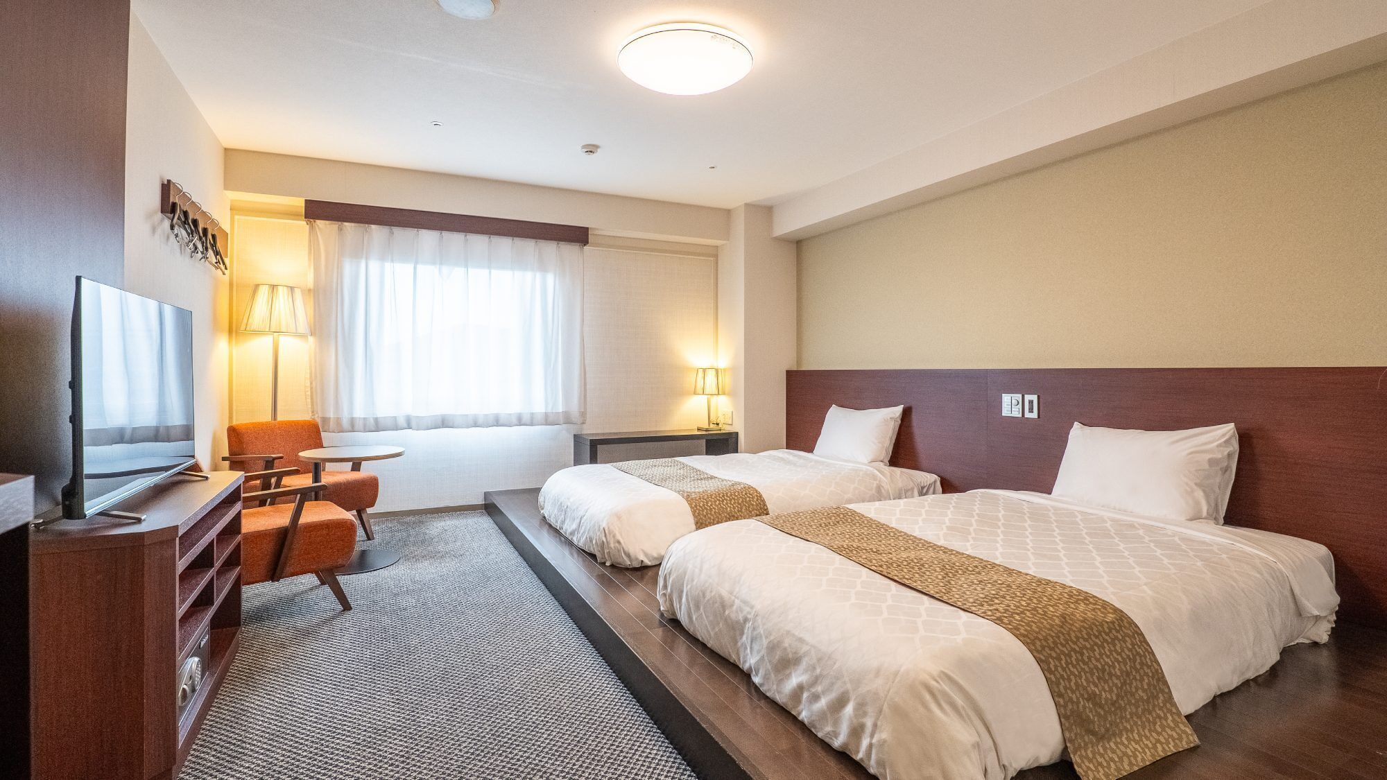 Down duvets, iron/ironing board, free WiFi, bed sheets