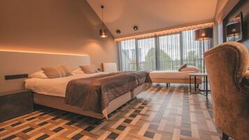 Standard-huone, 3 yhden hengen sänkyä, tupakointi kielletty | Työpöytä, silitysrauta/-lauta, vauvansängyt, lisävuoteet