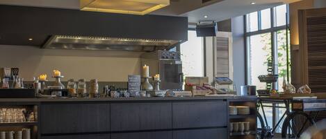 Daily buffet breakfast (EUR 15.95 per person)