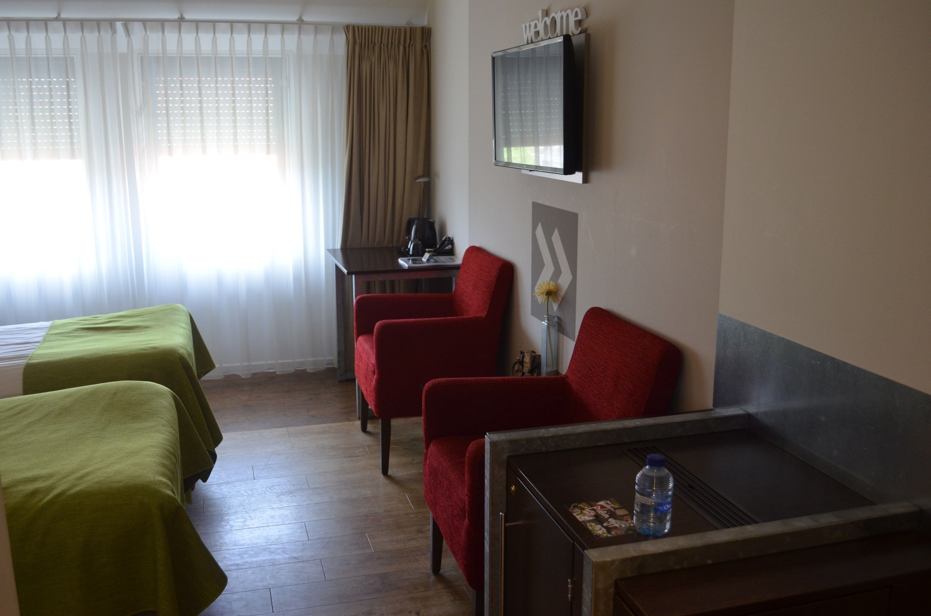 minibar, in-room safe, iron/ironing board, rollaway beds