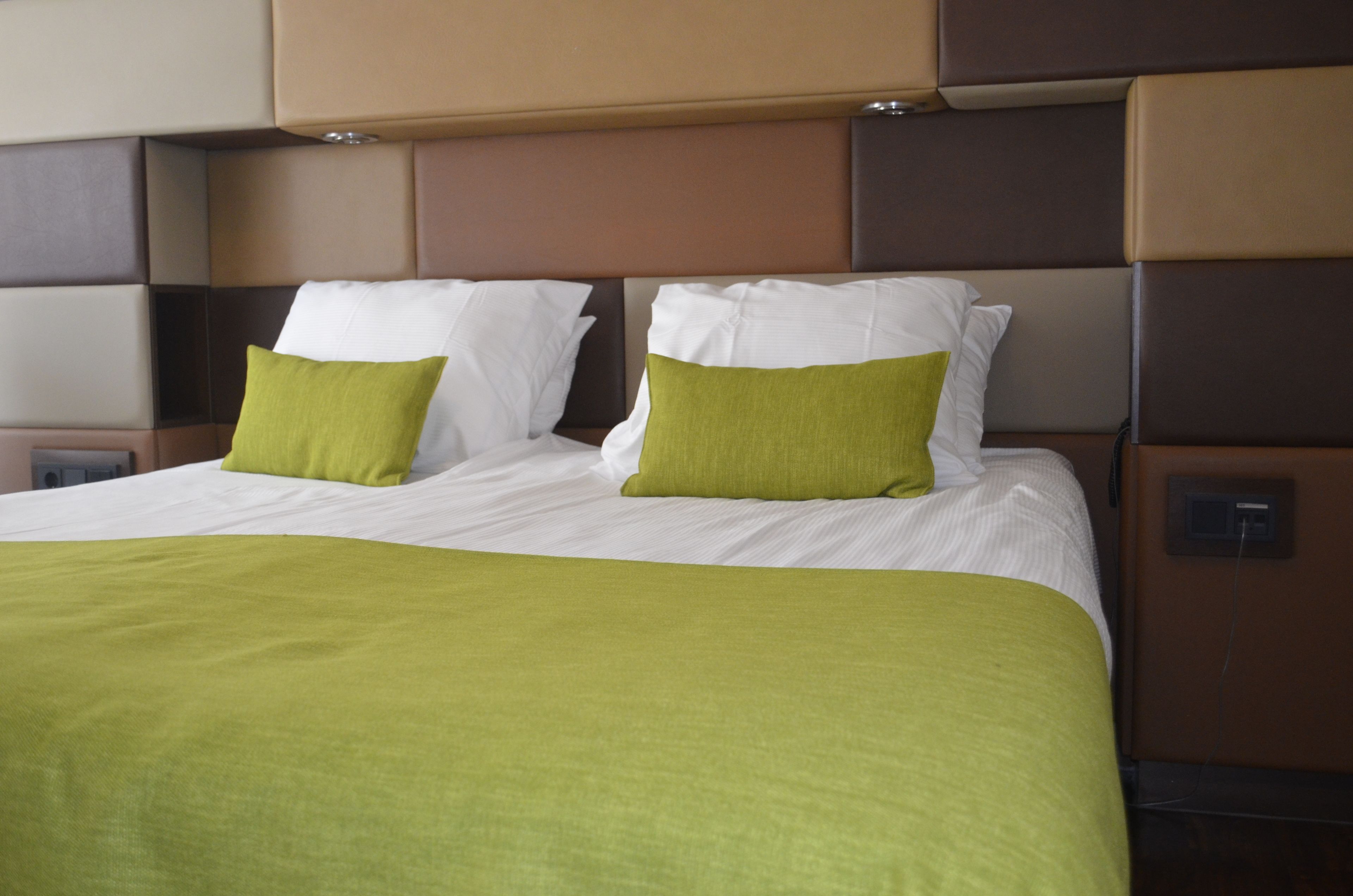 family room | minibar, in-room safe, iron/ironing board, rollaway beds