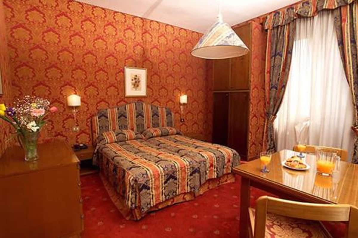 In-room safe, desk, soundproofing, WiFi (free)