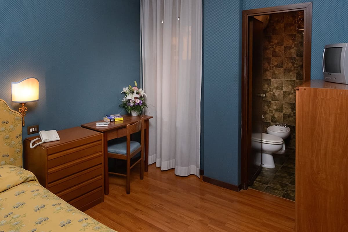 In-room safe, desk, soundproofing, WiFi (free)