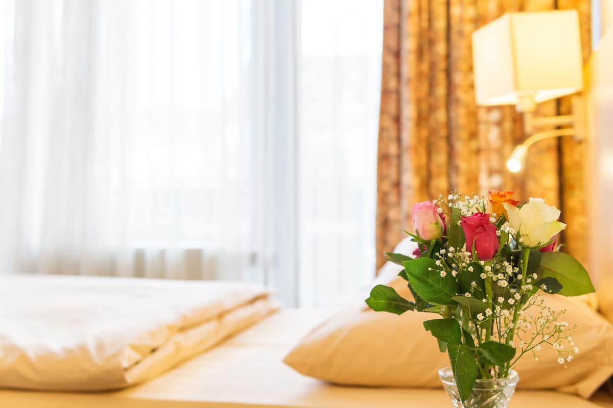 Kamar Double atau Twin | Brankas, tirai kedap cahaya, Wi-Fi gratis, dan seprai linen