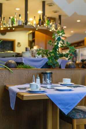 Buffet déjeuner (12 EUR par personne)