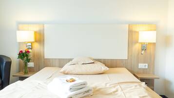 Single Room | In-room safe, blackout curtains, free WiFi, bed sheets