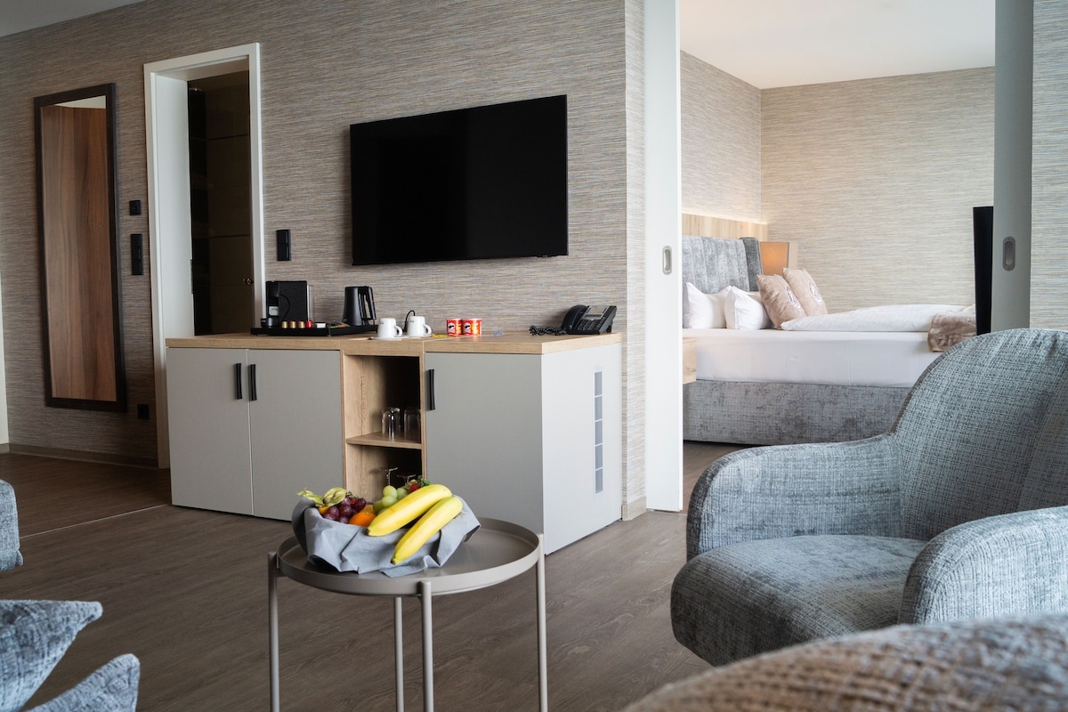 Suite (ocean view) | Hypo-allergenic bedding available, minibar (some free items)
