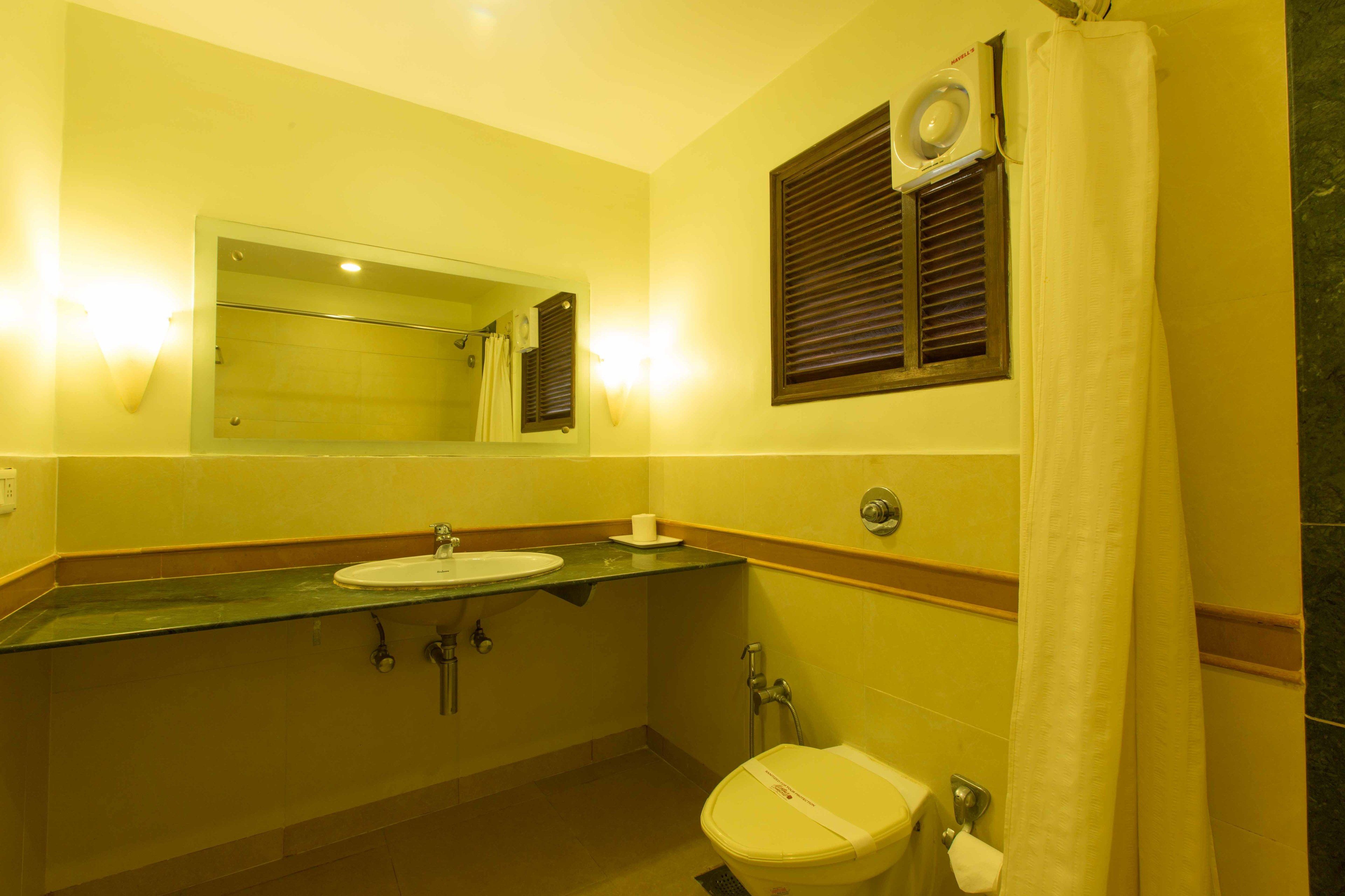 double room | bathroom | shower, free toiletries, towels