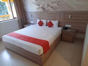 Double Room | Desk, blackout drapes, iron/ironing board, free WiFi